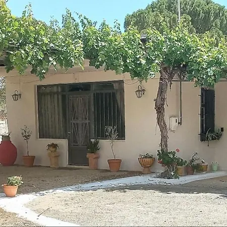 Holiday home Mycenae Rustic House, ολόκληρο σπίτι στις μυκήνες Mykines